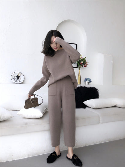Ultra-Light Knit Casual Pants